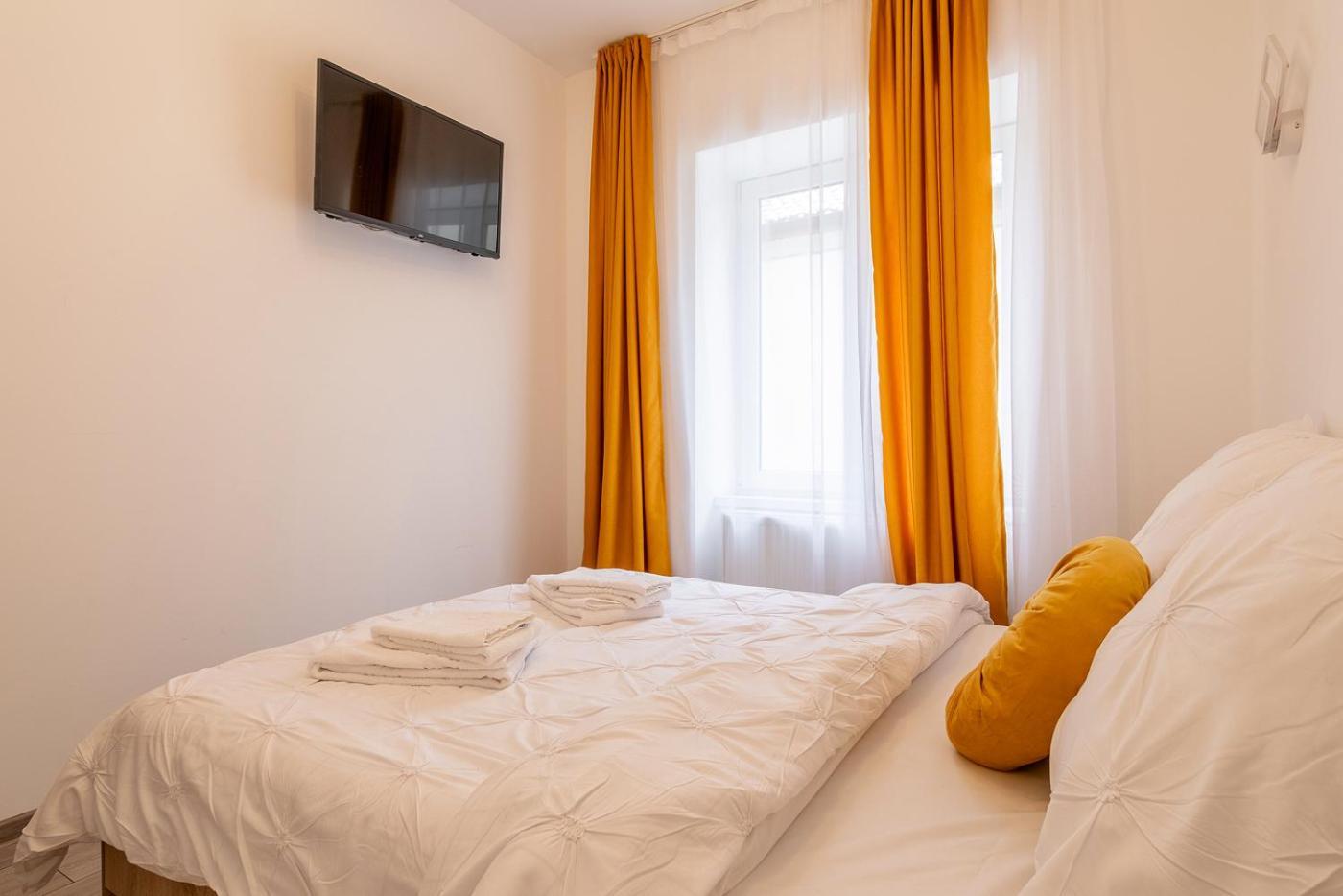 Old Town By Mm Host Apartamento Braşov Exterior foto