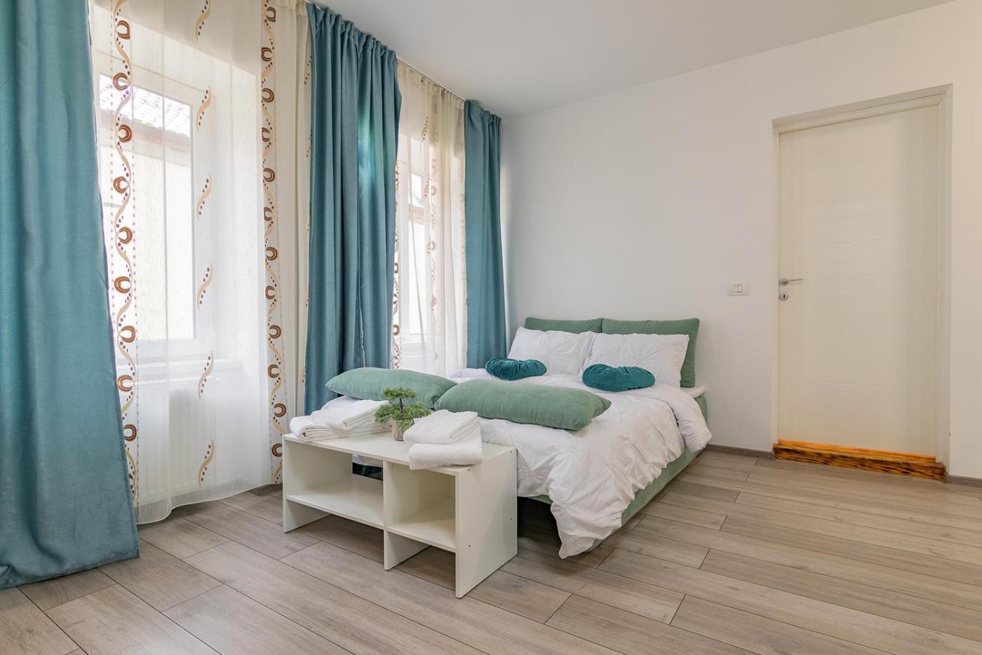 Old Town By Mm Host Apartamento Braşov Exterior foto